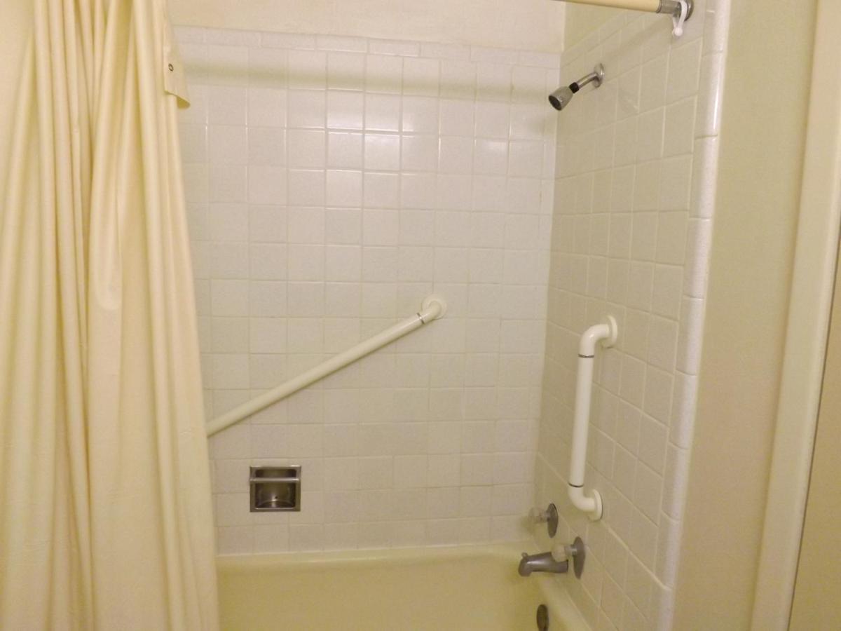 Tristar Inn Xpress - Housity