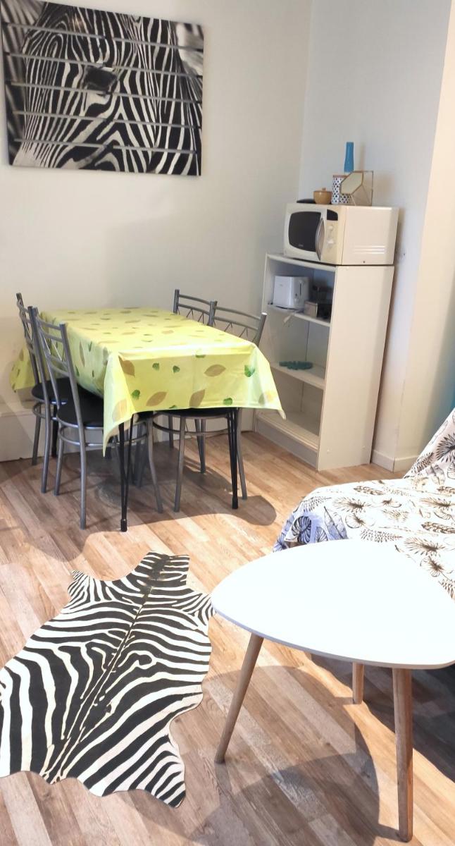 Grand studio Cahors Centre RDC proche Gare Pont Valentré - Housity