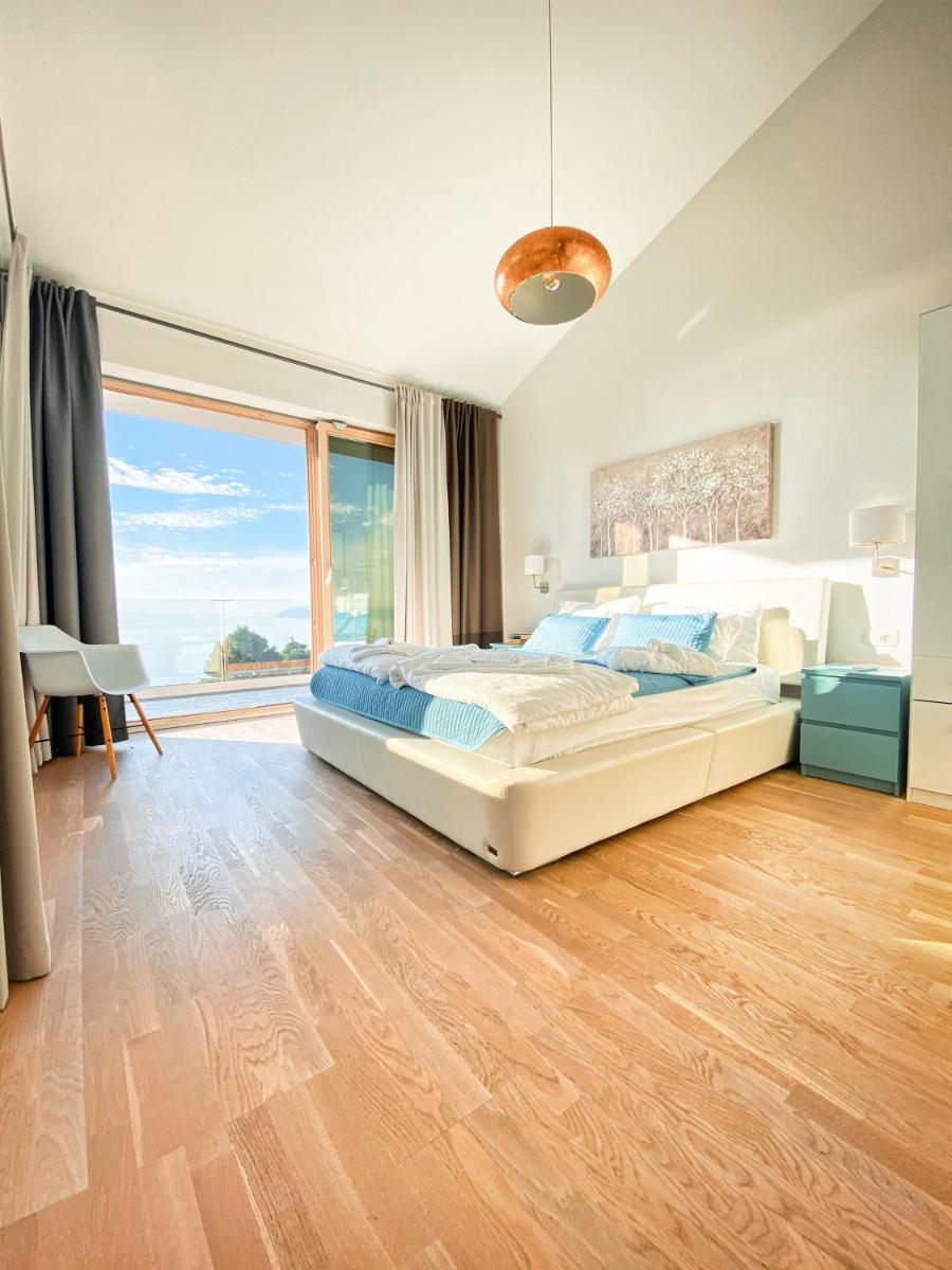 Villa Yanko, great pool unforgettable sea view - Housity