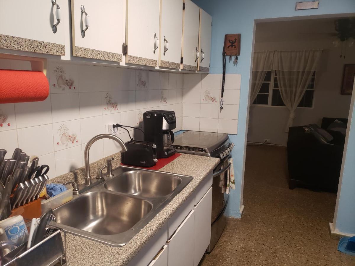 Figueroa Guest Rooms in Country Club - Housity