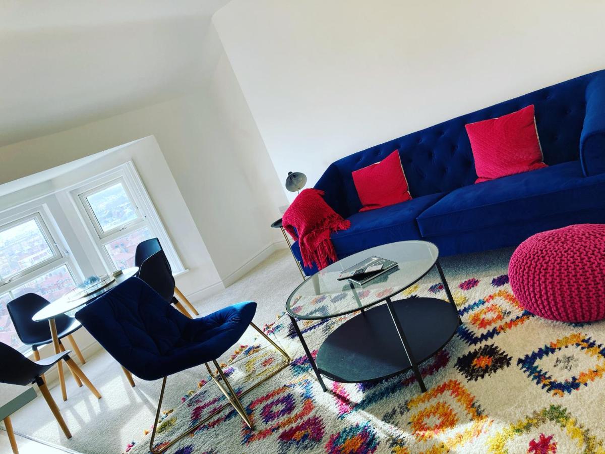 Seabourne Scarborough Beautiful 4th floor Penthouse with amazing Coastal & Lighthouse view - Housity