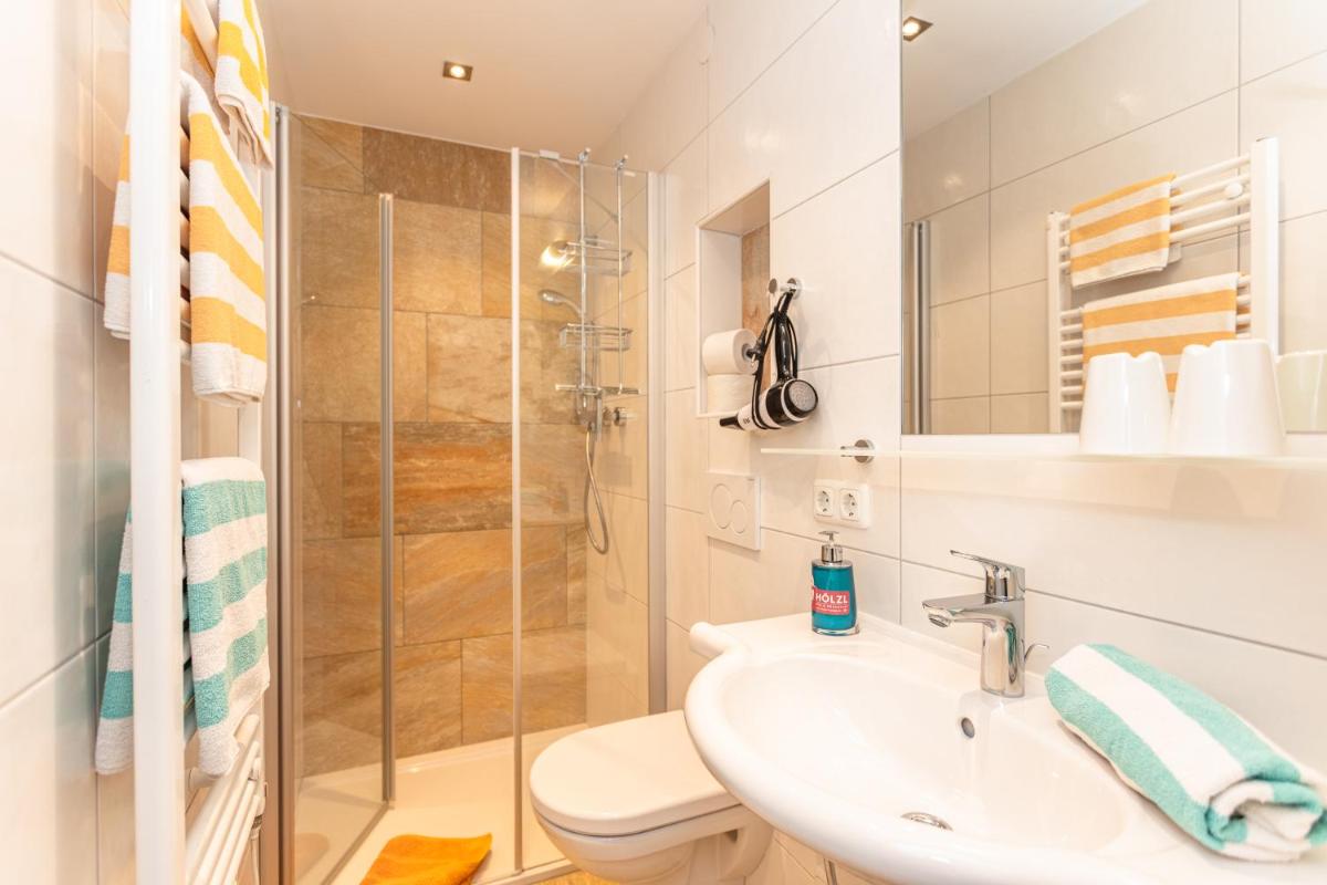 Hölzl Bed & Breakfast - Housity