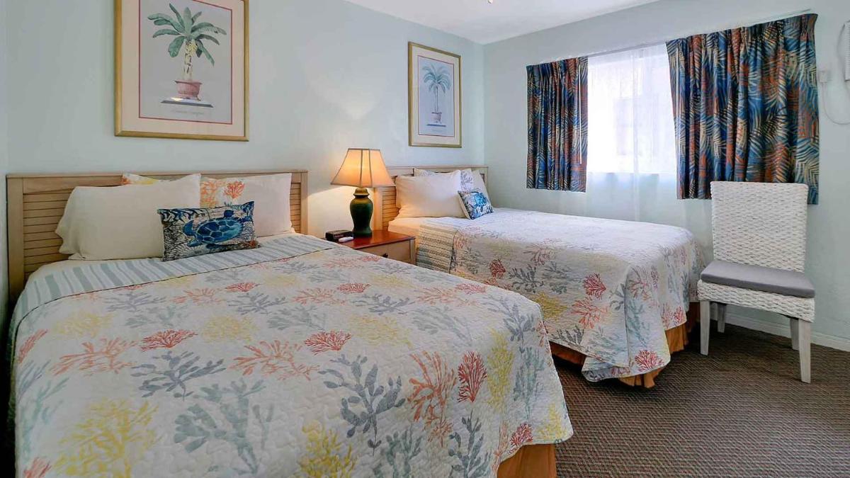 Carlton House Motel and Suites - Housity