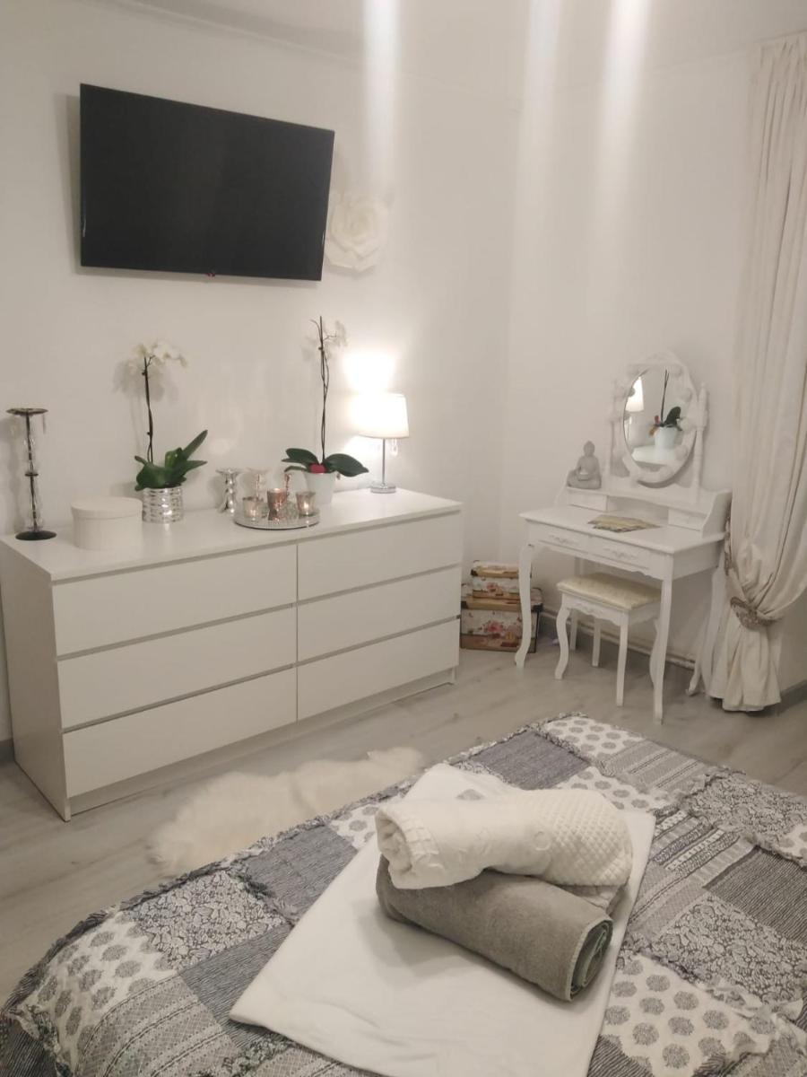 La Monica 2 - Cazare Straja - Lupeni - Retezat - Parang - Housity