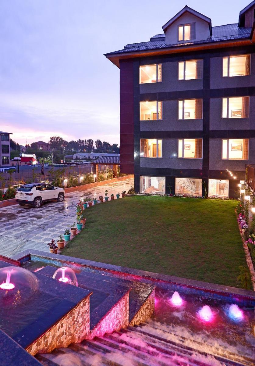 OPERA INN - Housity