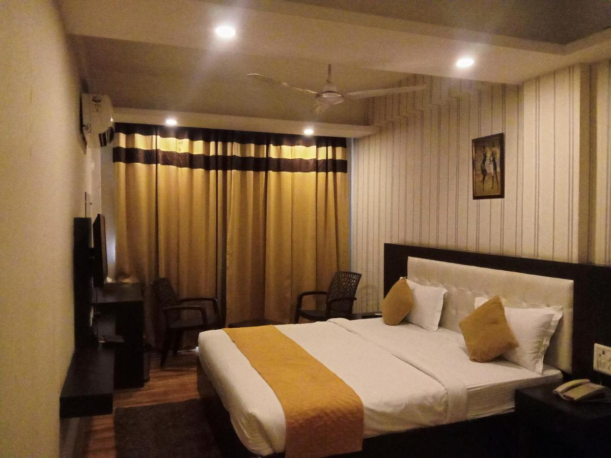 Paradise Ganga - A River Side Hotel - Housity