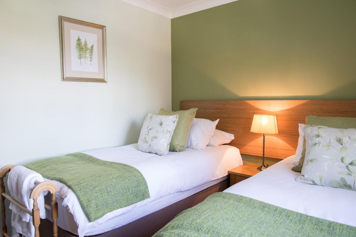 Corner Cottage - character, charm, great location. - Housity