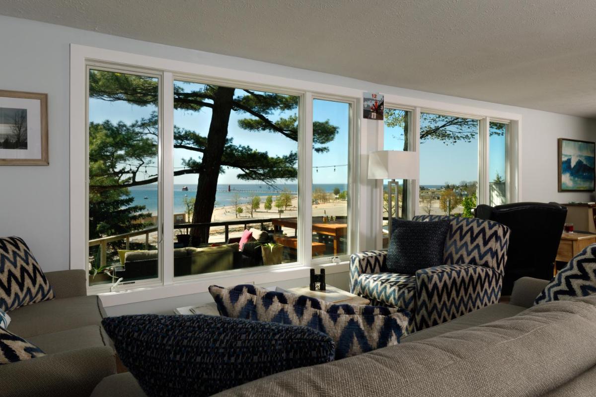 Looking Glass Beachfront Inn - Housity