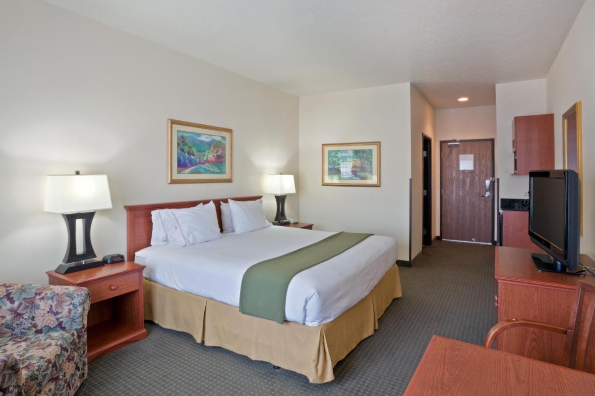 Holiday Inn Express Hotel & Suites Ashland by IHG - Housity