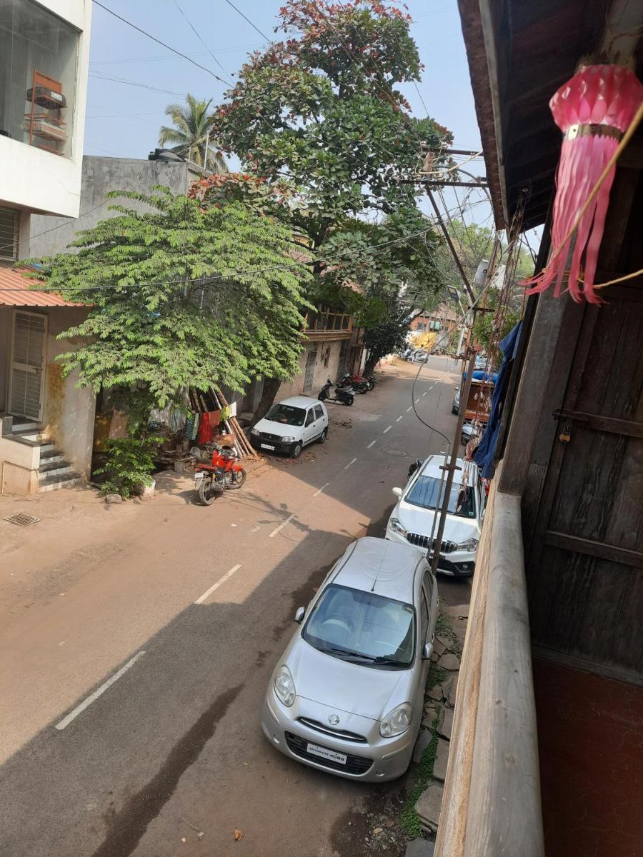 Shri Niwas,Room B with Private Bathroom & Common Toilet - Housity
