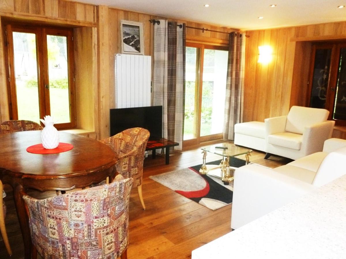 Coin salon dans l'établissement Aiguille du Midi - Hôtel & Restaurant