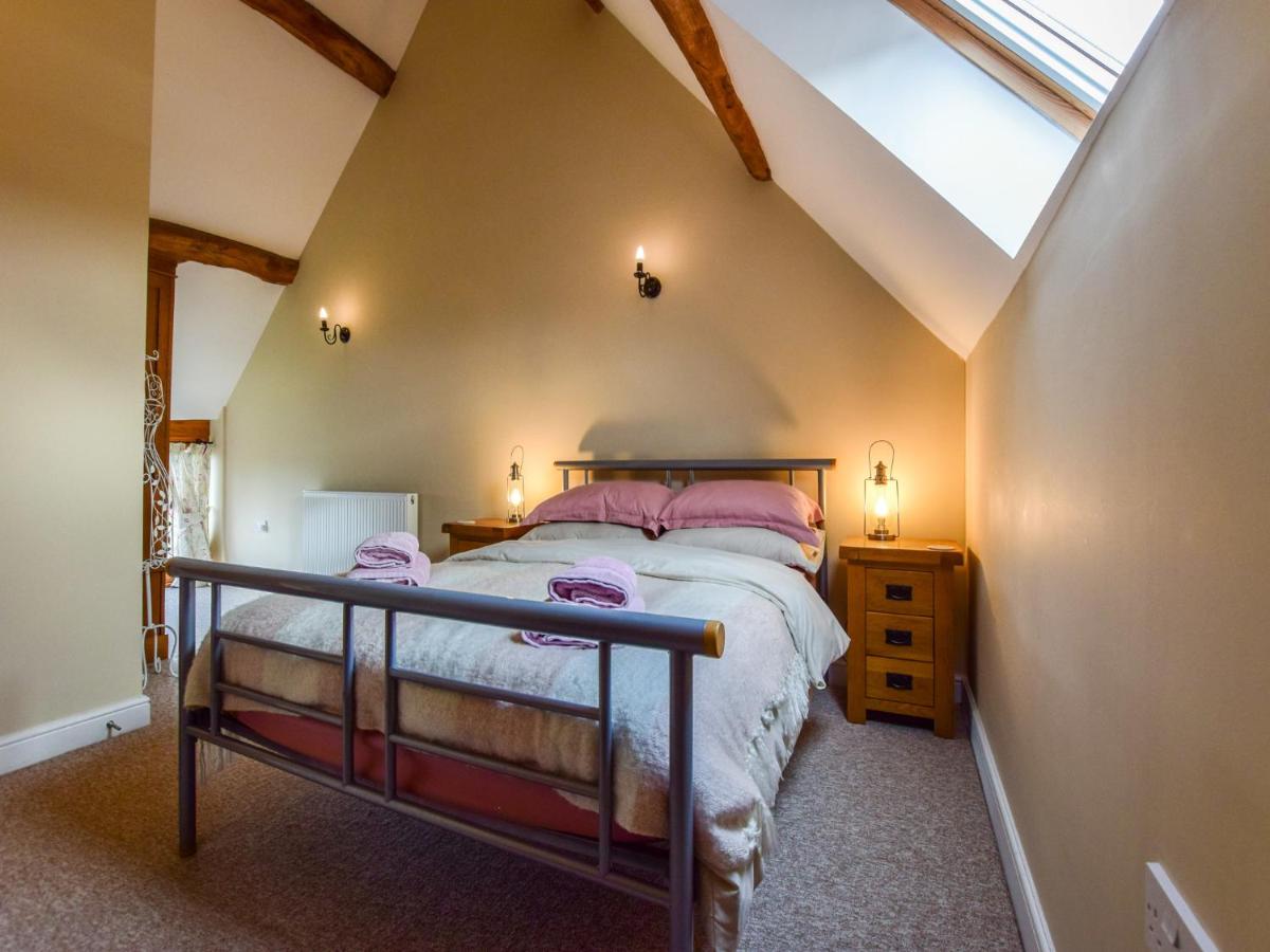 Granary, Oosland Farm - Housity