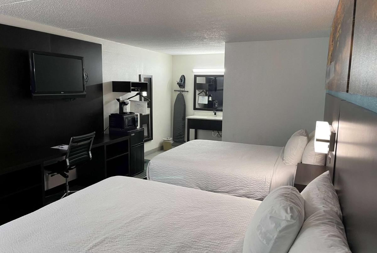 Days Inn by Wyndham Calhoun GA I-75 and US-41 - Housity