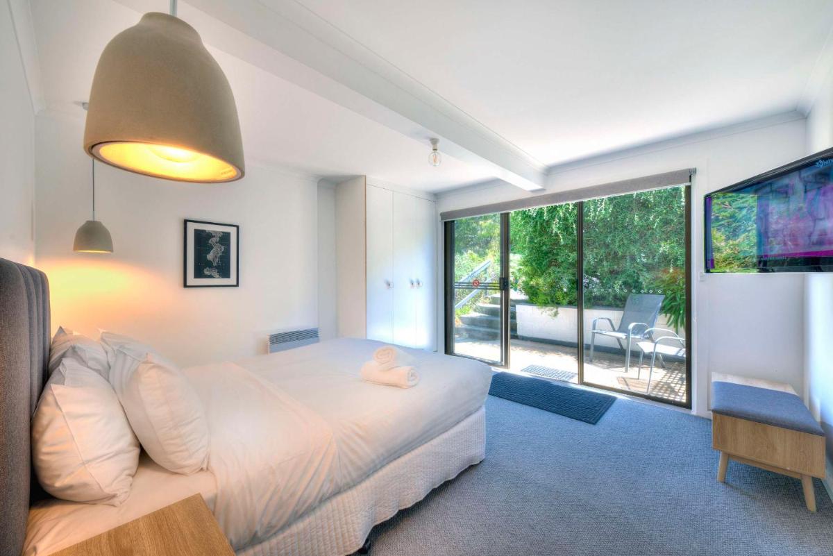 On the Beach 2 - Housity
