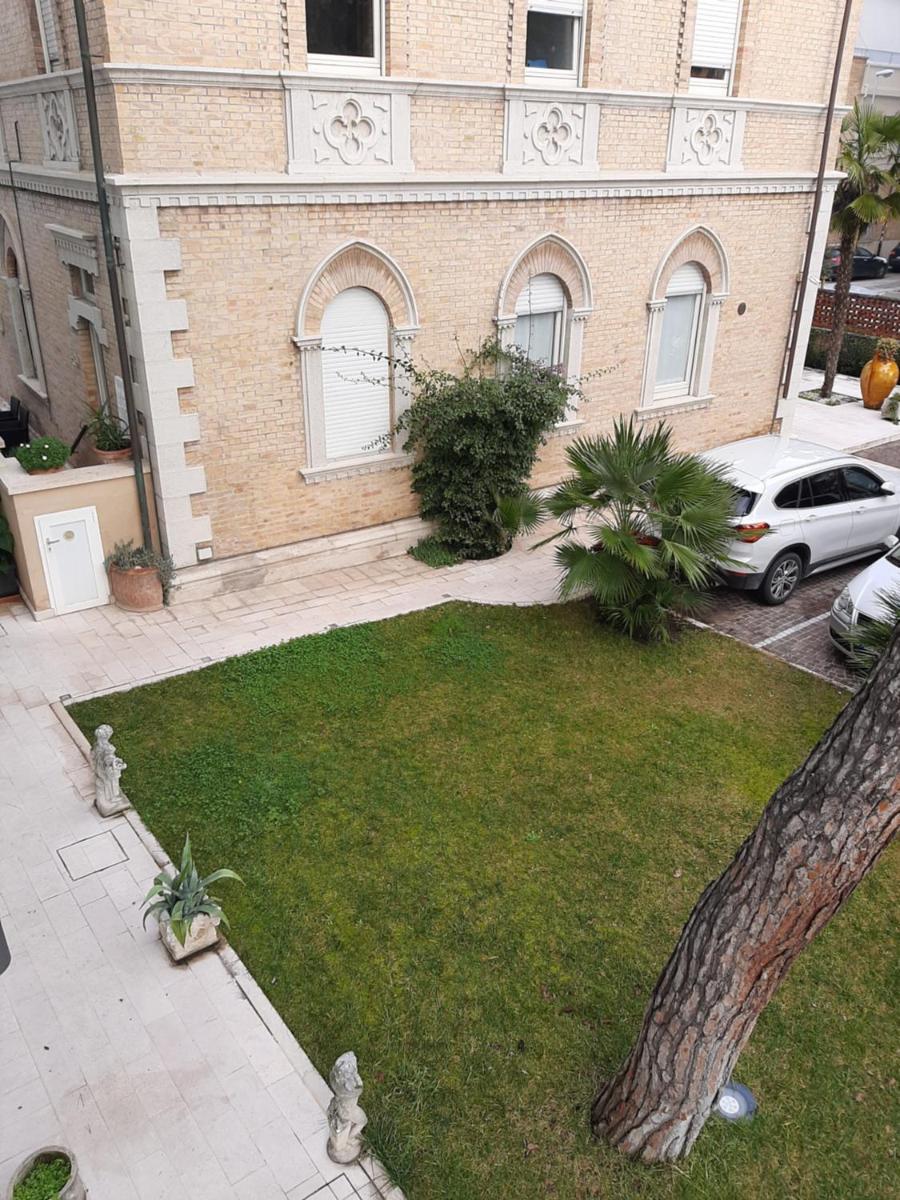 Hotel Chiaraluna - Housity