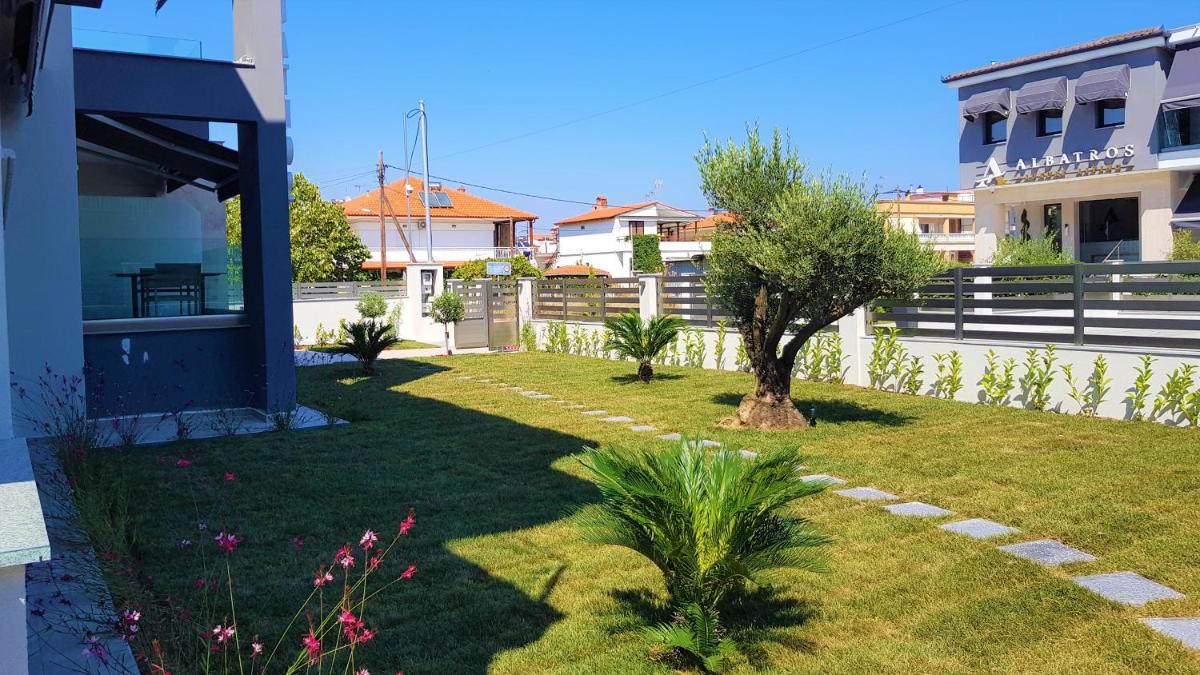 Albatros Luxury Suites - Housity