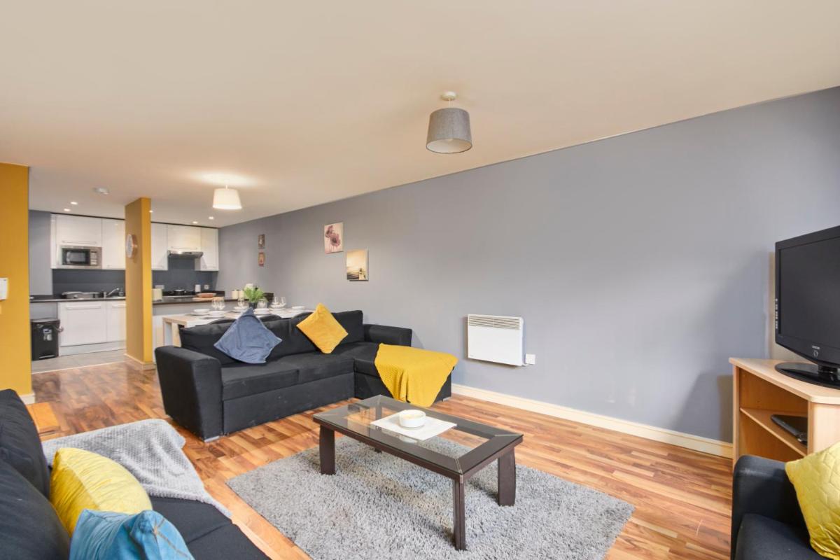 Stylish Manchester Gem - Sleeps 10! - Housity