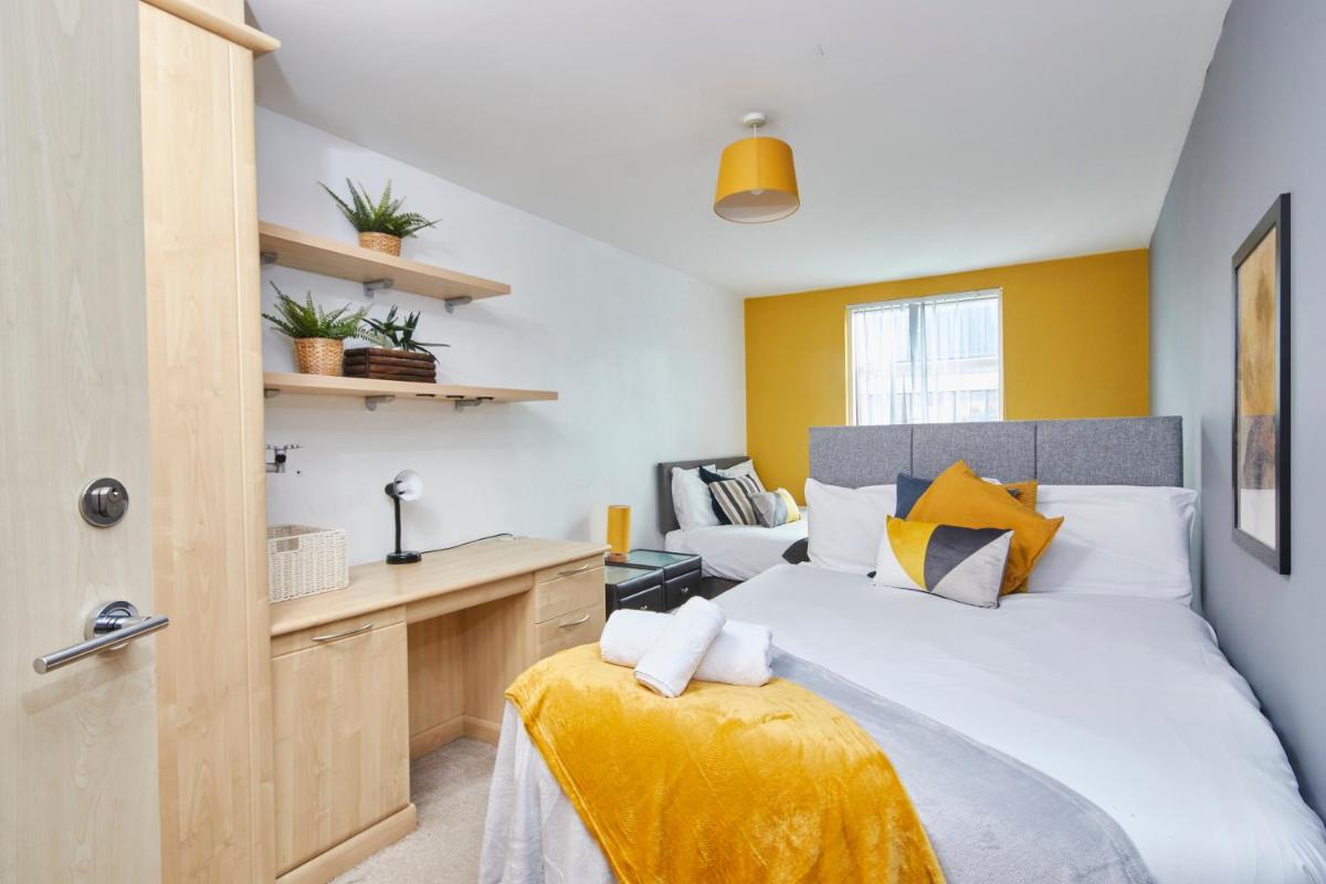 Stylish Manchester Gem - Sleeps 10! - Housity
