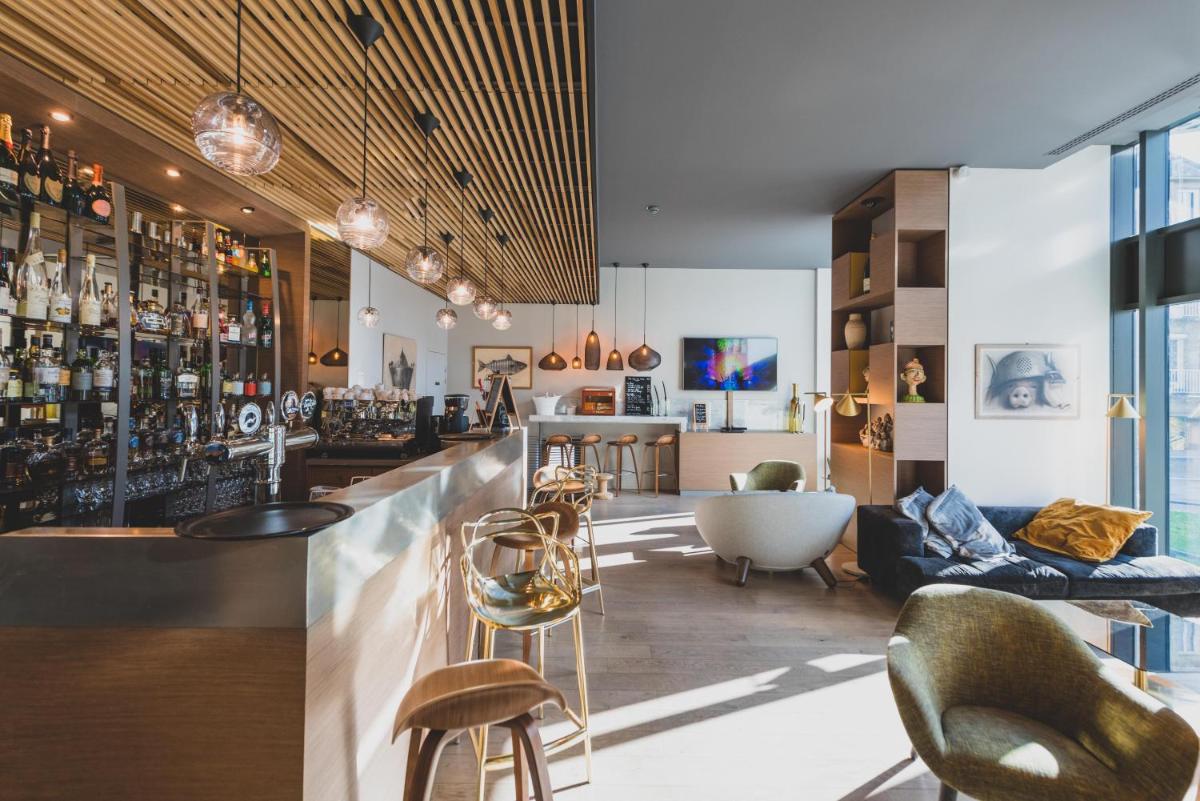 Coin salon dans l'établissement Golden Tulip Saint Malo– Le Grand Bé
