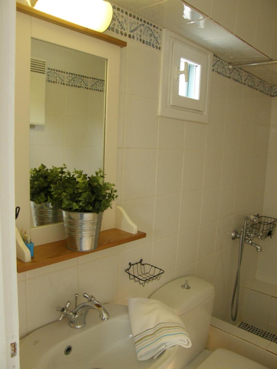 Suitetrails - Chez Semiramis The Sun Touch House for 8 persons 5'min from the beach
