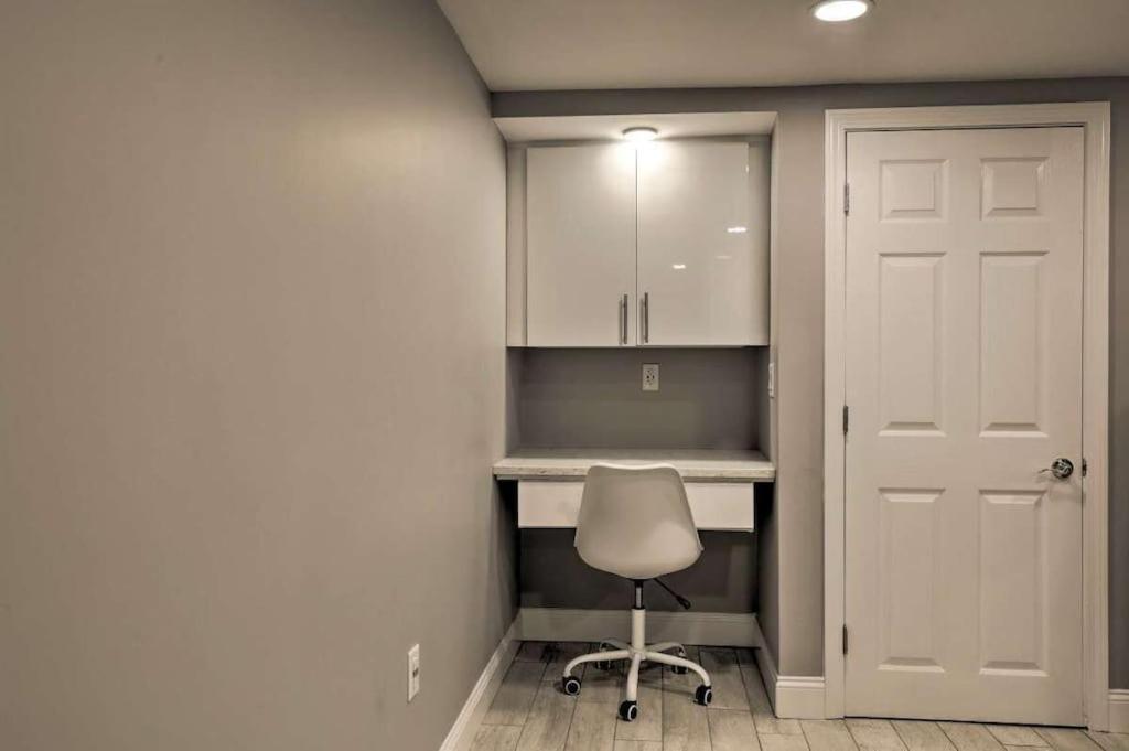 Cozy Quiet Getaway Surrounded by Nature - 19 Miles to Downtown Boston! - Housity