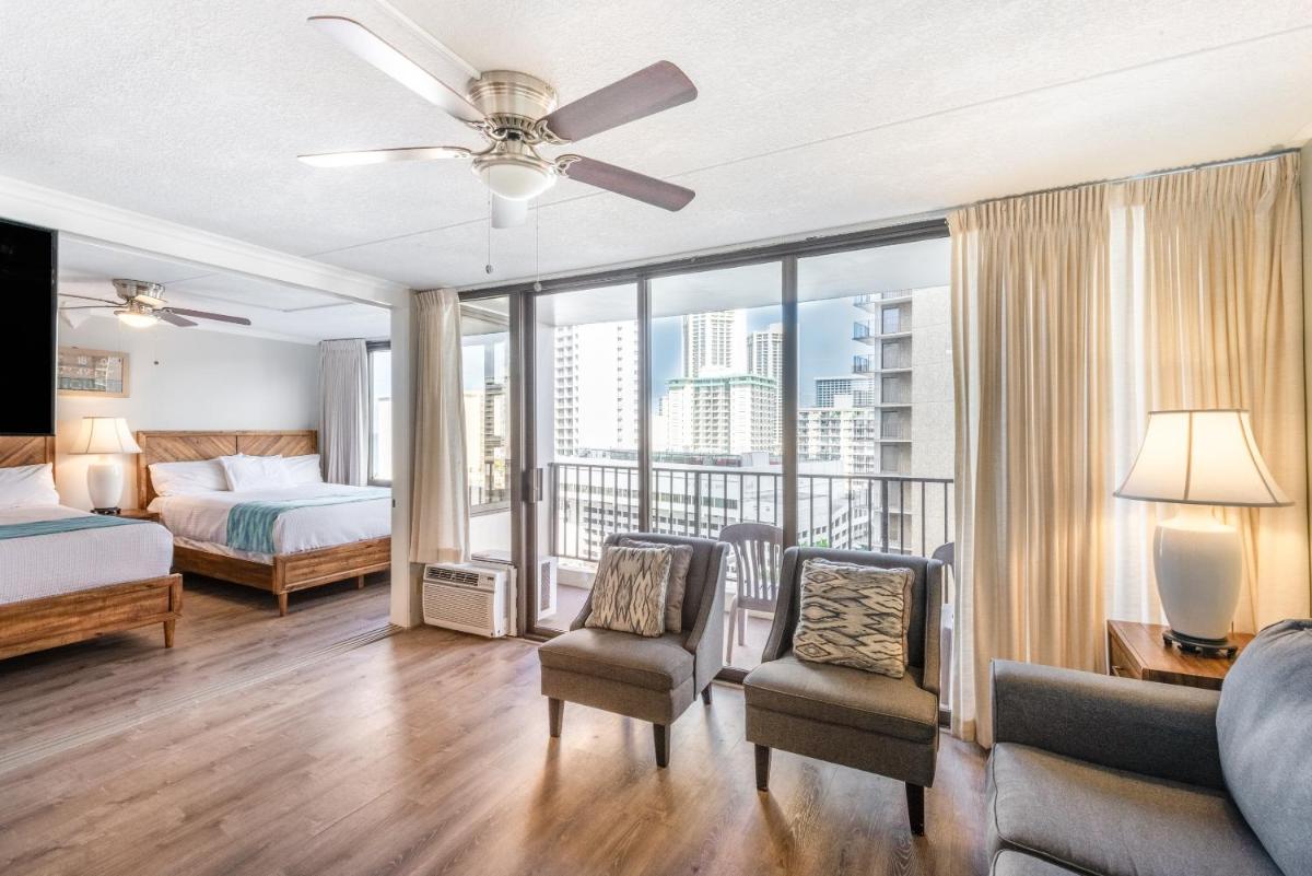 Deluxe 12th Floor Garden View Condo at Waikiki Banyan - Housity