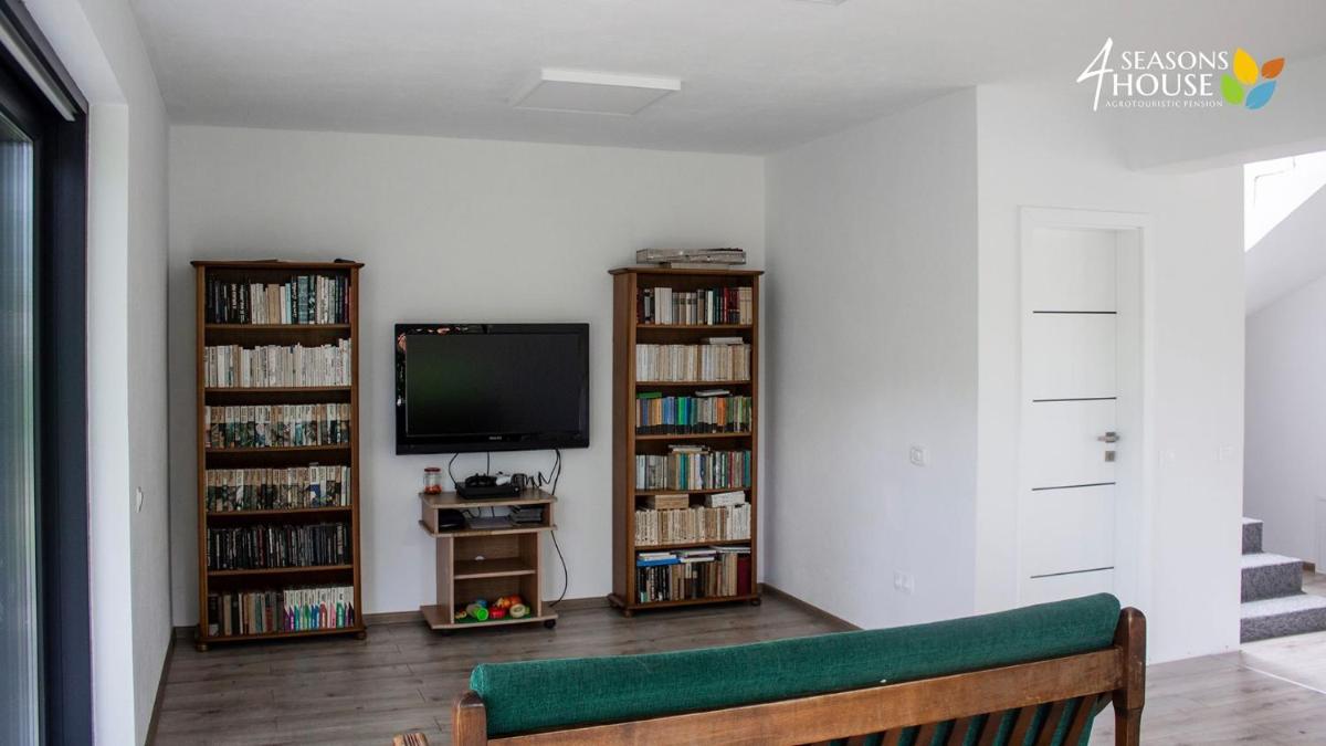 4 Seasons - House - Housity