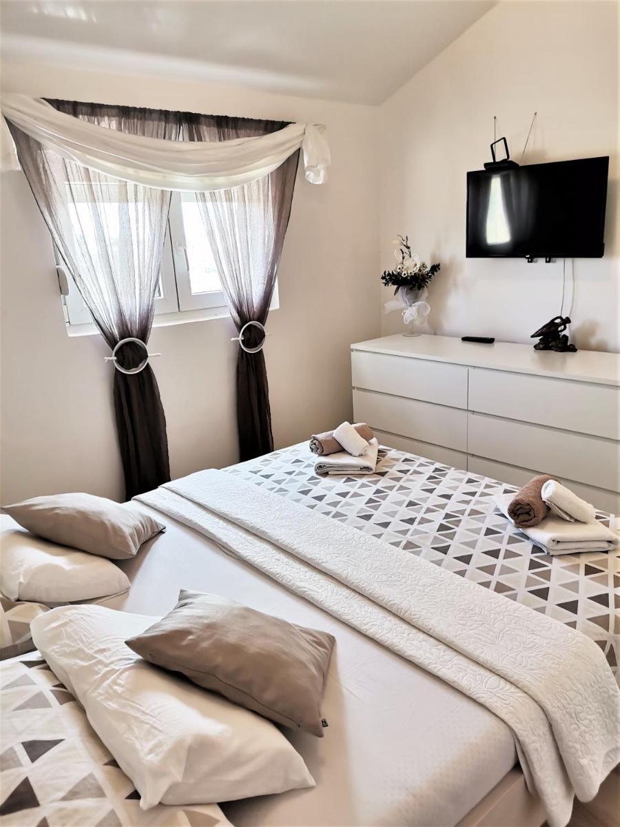 Apartman Luka (Vodice) - Housity