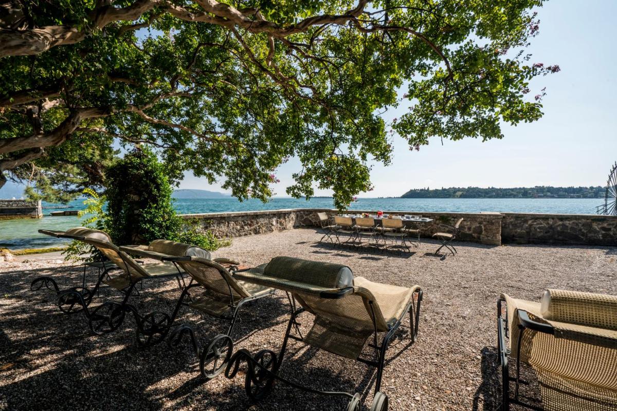 Villa Ondina - Wonderful villa with private beach and big garden - Housity