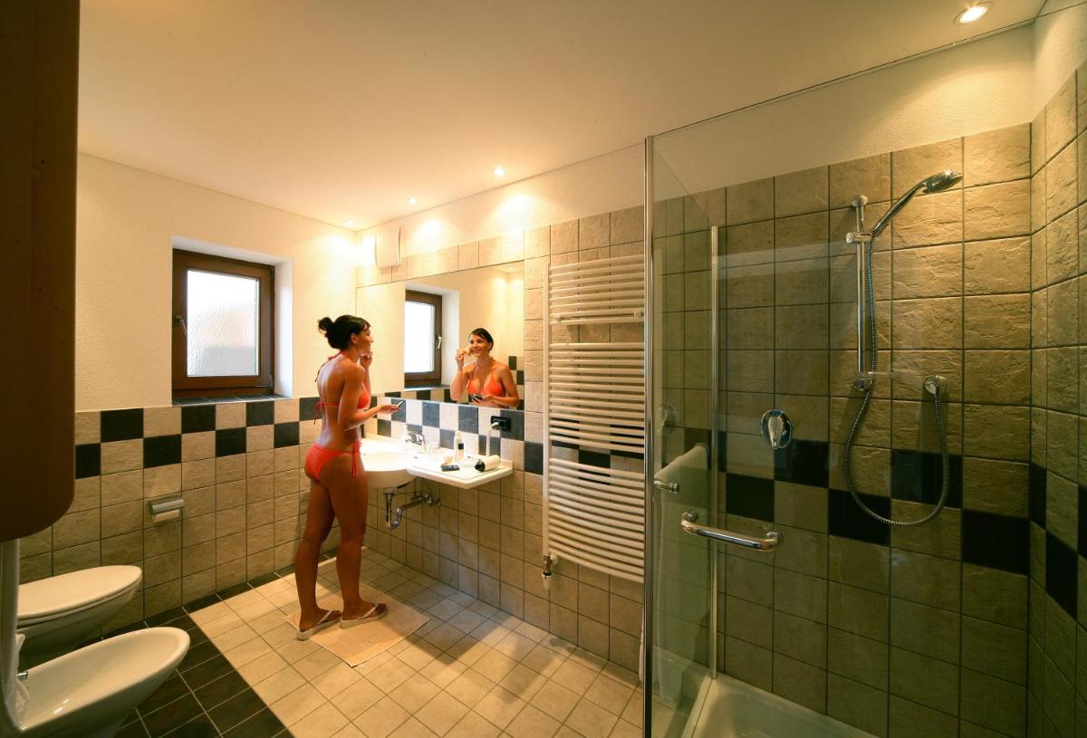 Hotel Dolomiten - Housity