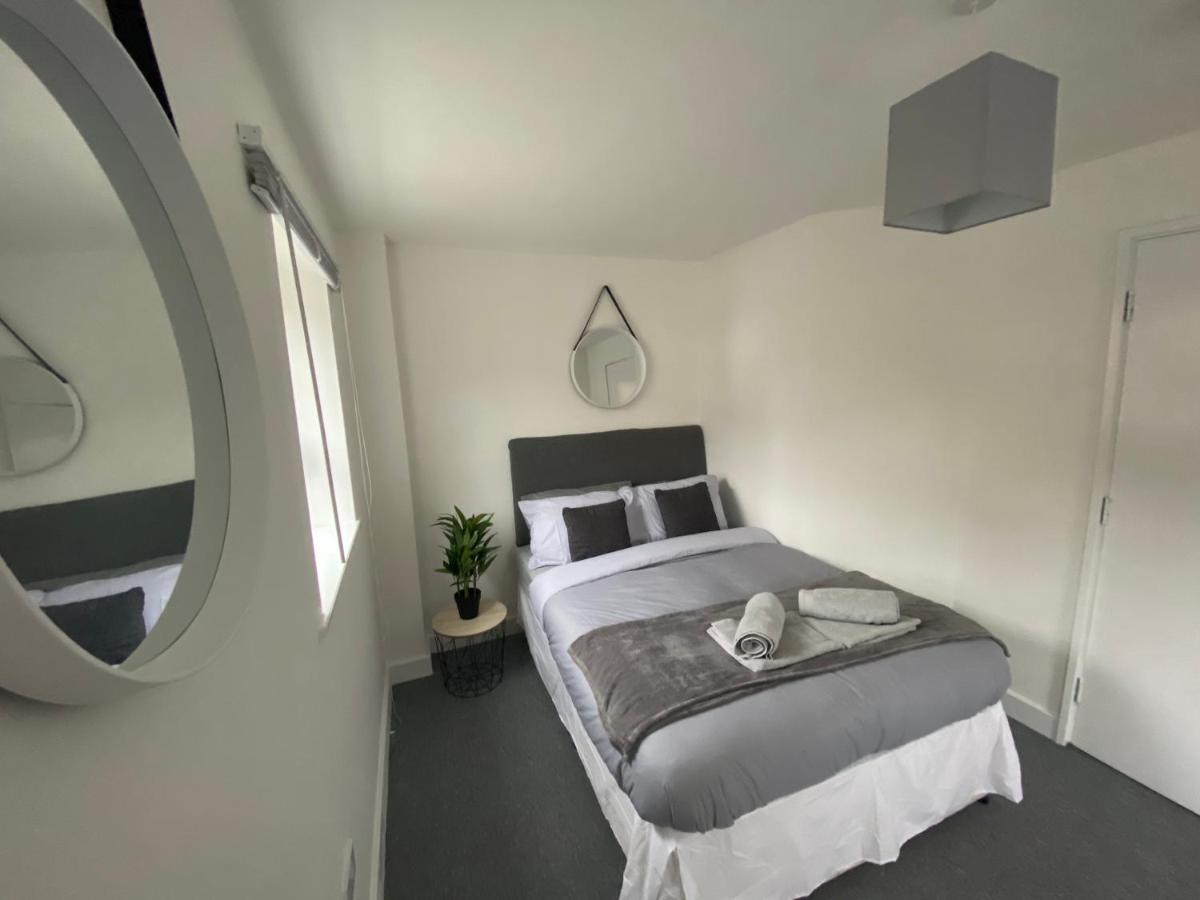 Doncaster Furnished House For Short Lets - Housity