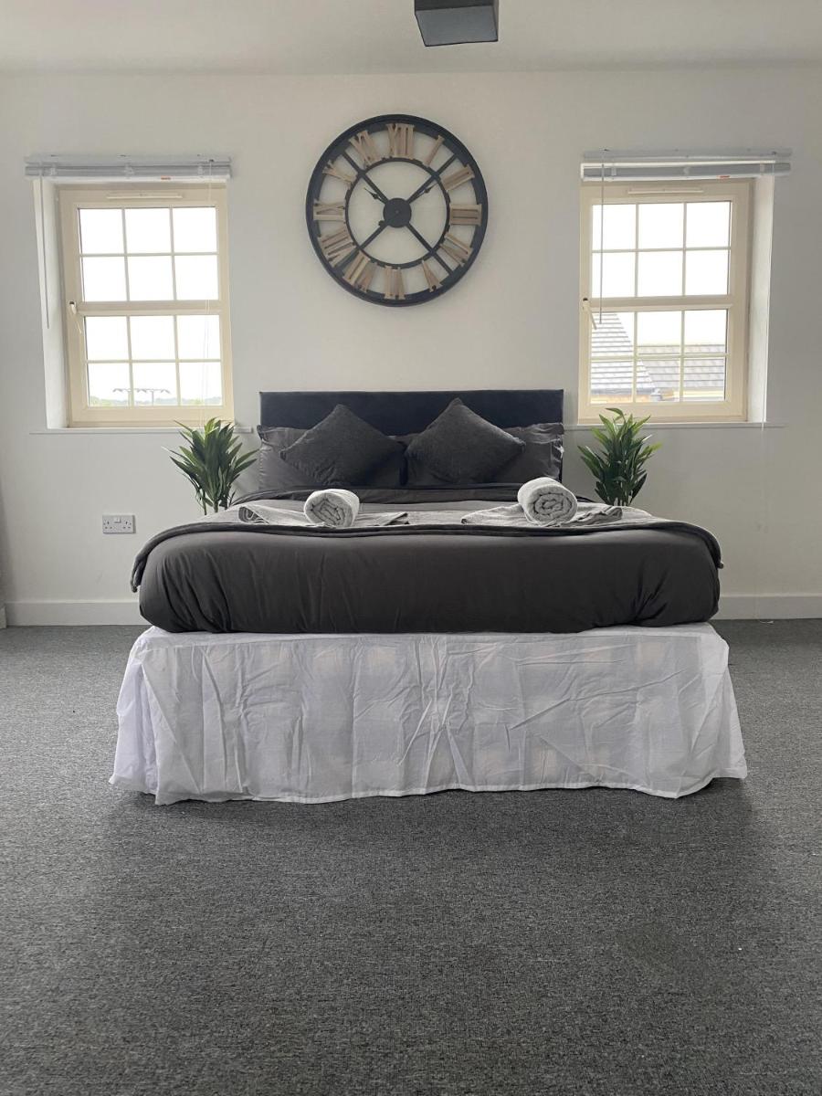 Doncaster Furnished House For Short Lets - Housity