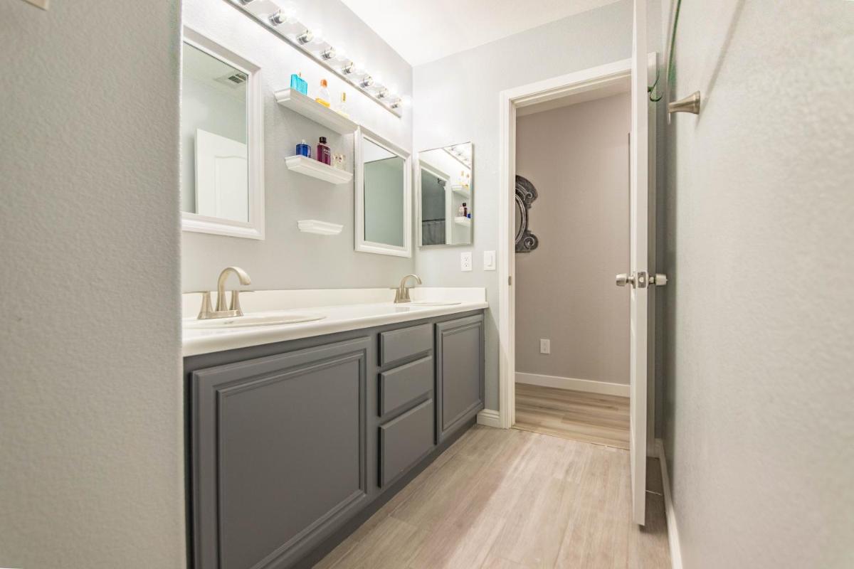 Gorgeous Las Vegas home with RV parking - Housity