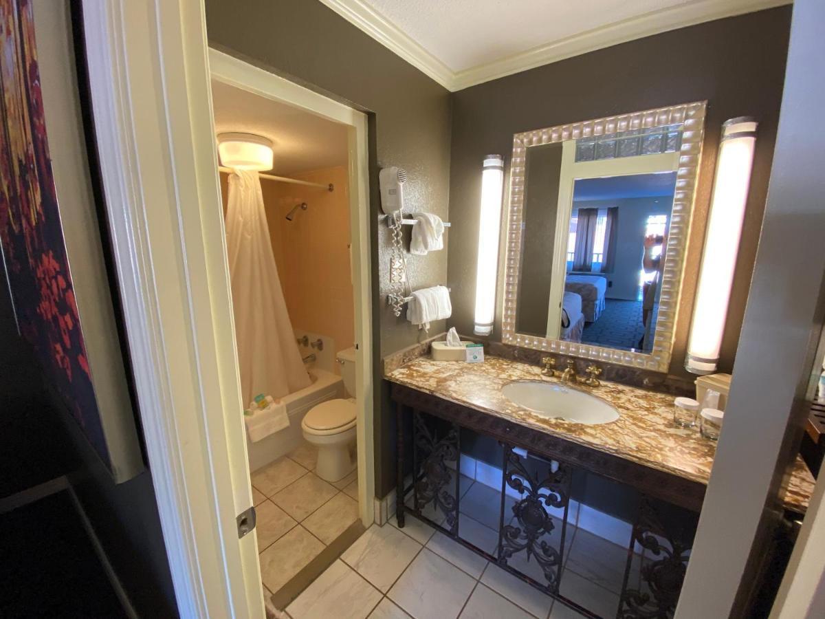 Cascades Inn - Housity