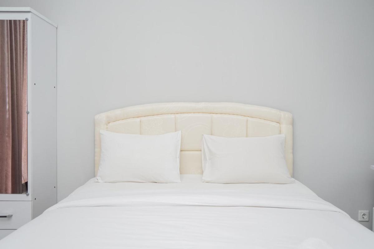 Fully Furnished Studio with Comfort Design Majestic Point Serpong Apartment By Travelio - Housity