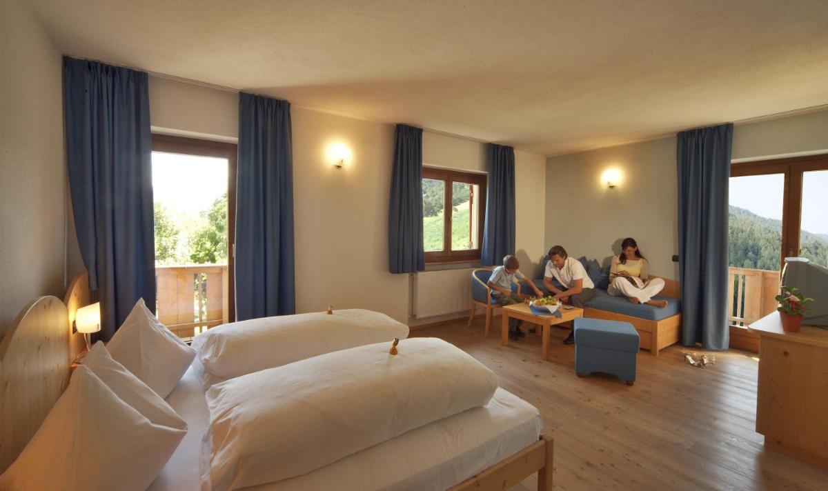 Hotel Dolomiten - Housity