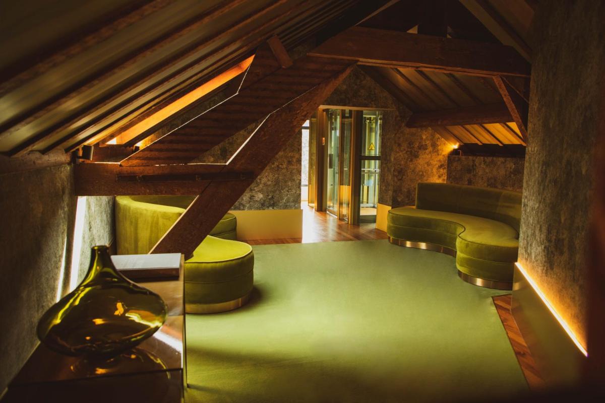 Uma área de estar em Vila Foz Hotel & SPA - member of Design Hotels