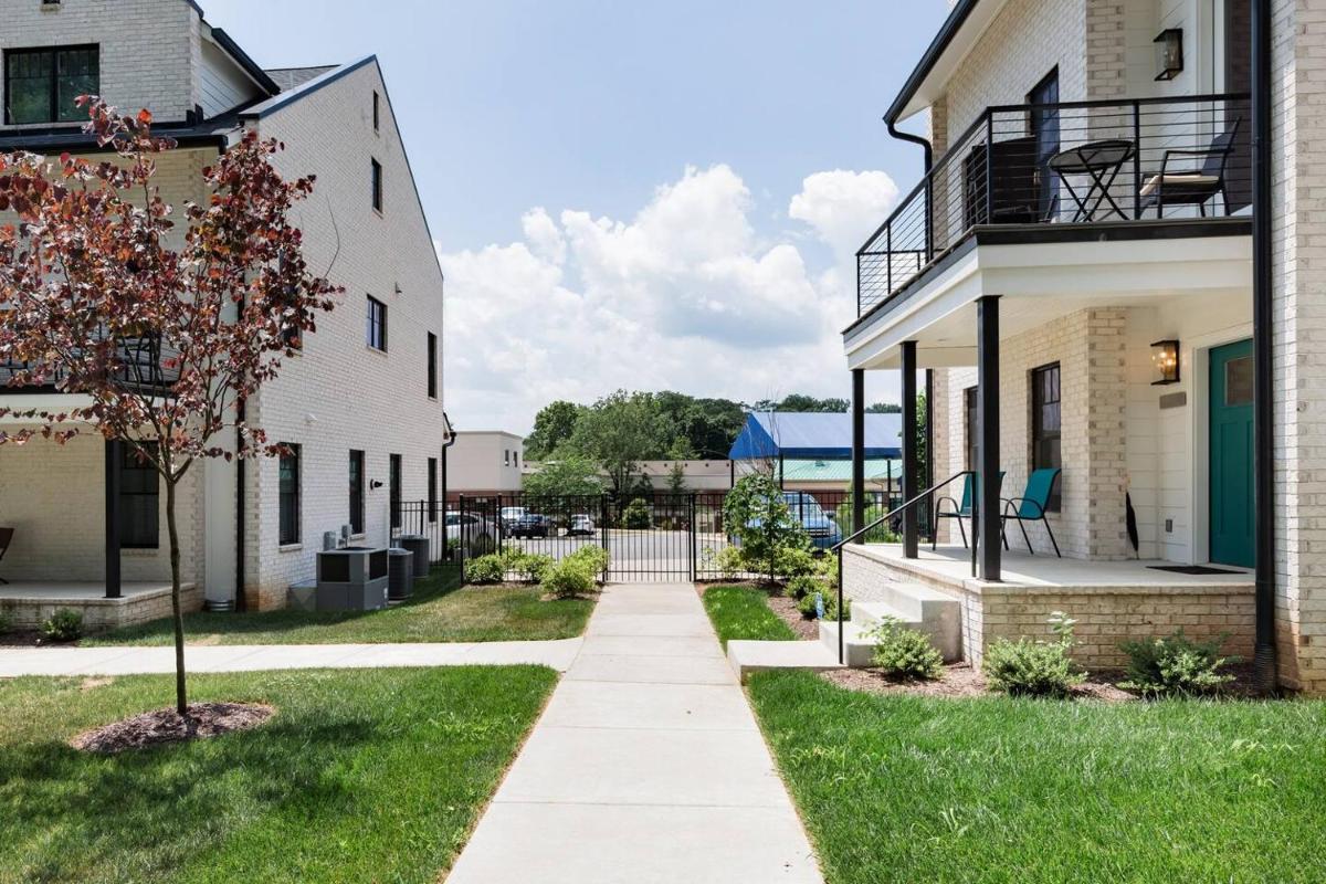 Brand New Luxury Home near Downtown - Housity