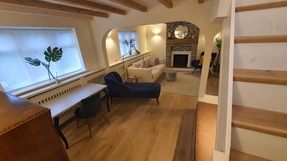 Beautiful House And Elevated Garden In Bridgnorth - Housity