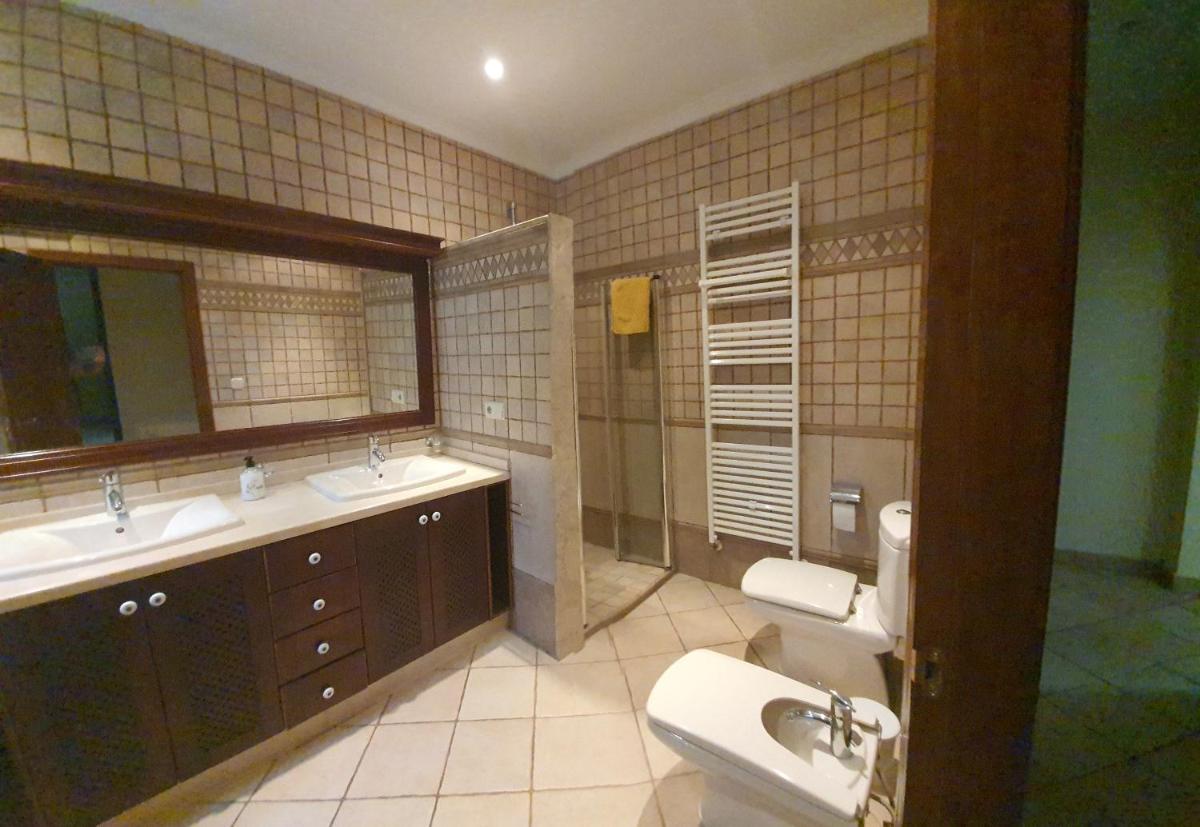 Fantastic villa with sea views pool and garden - Housity