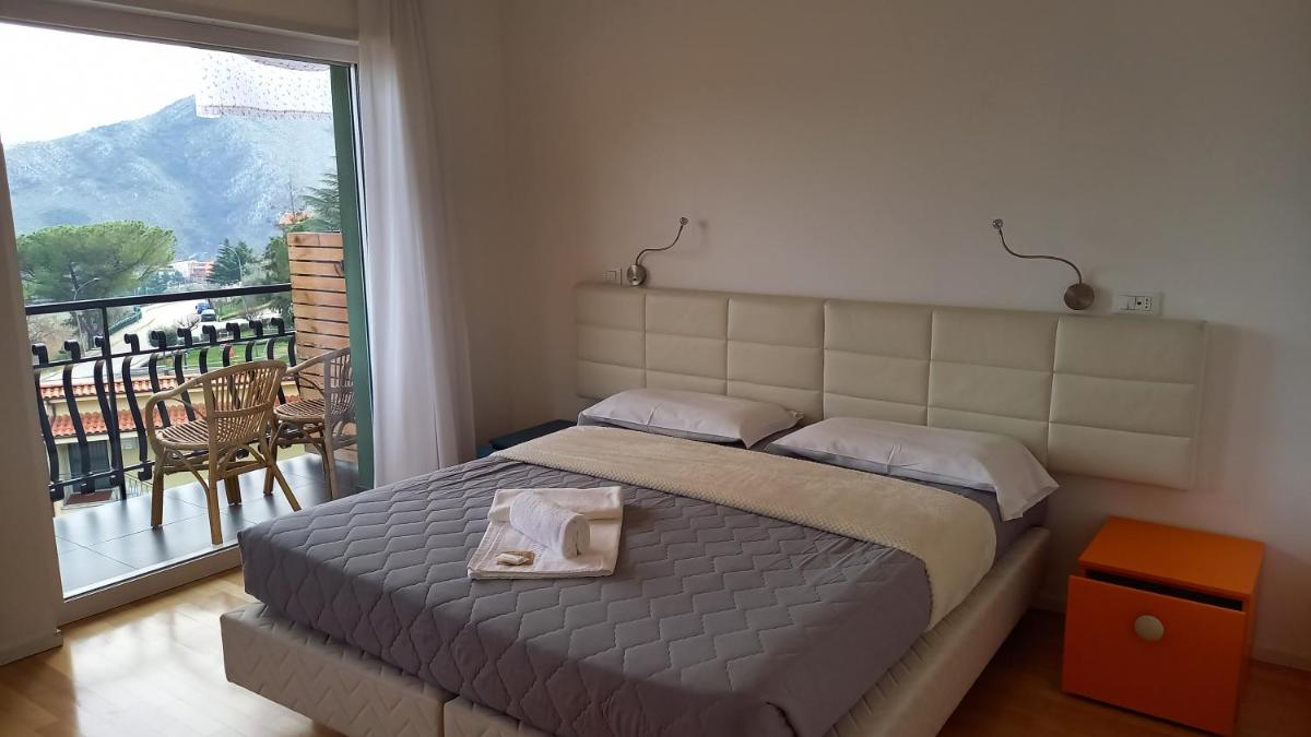 affittacamere rezzo - Housity