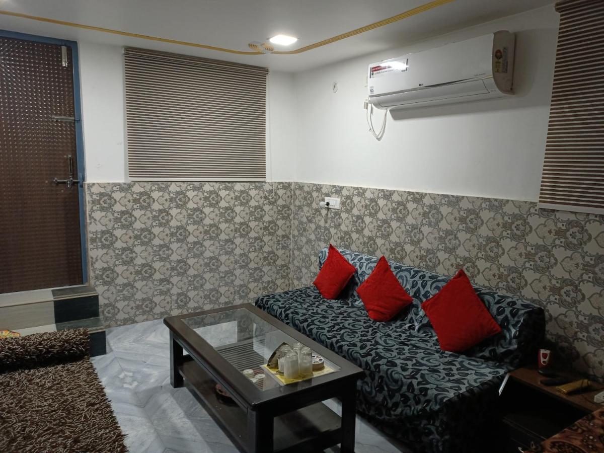 Traveller Guest House - Housity