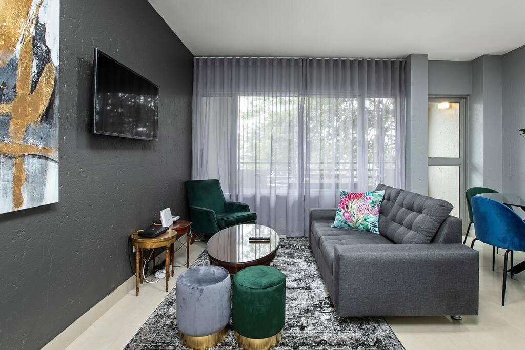 St Tropez 1 Bedroom Sandton Residence - Housity