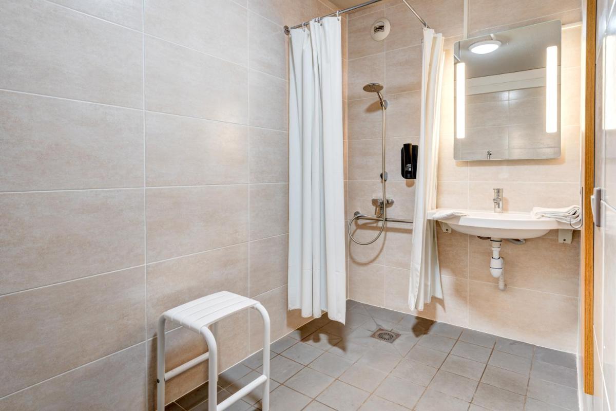 B&B HOTEL Louveciennes - Housity