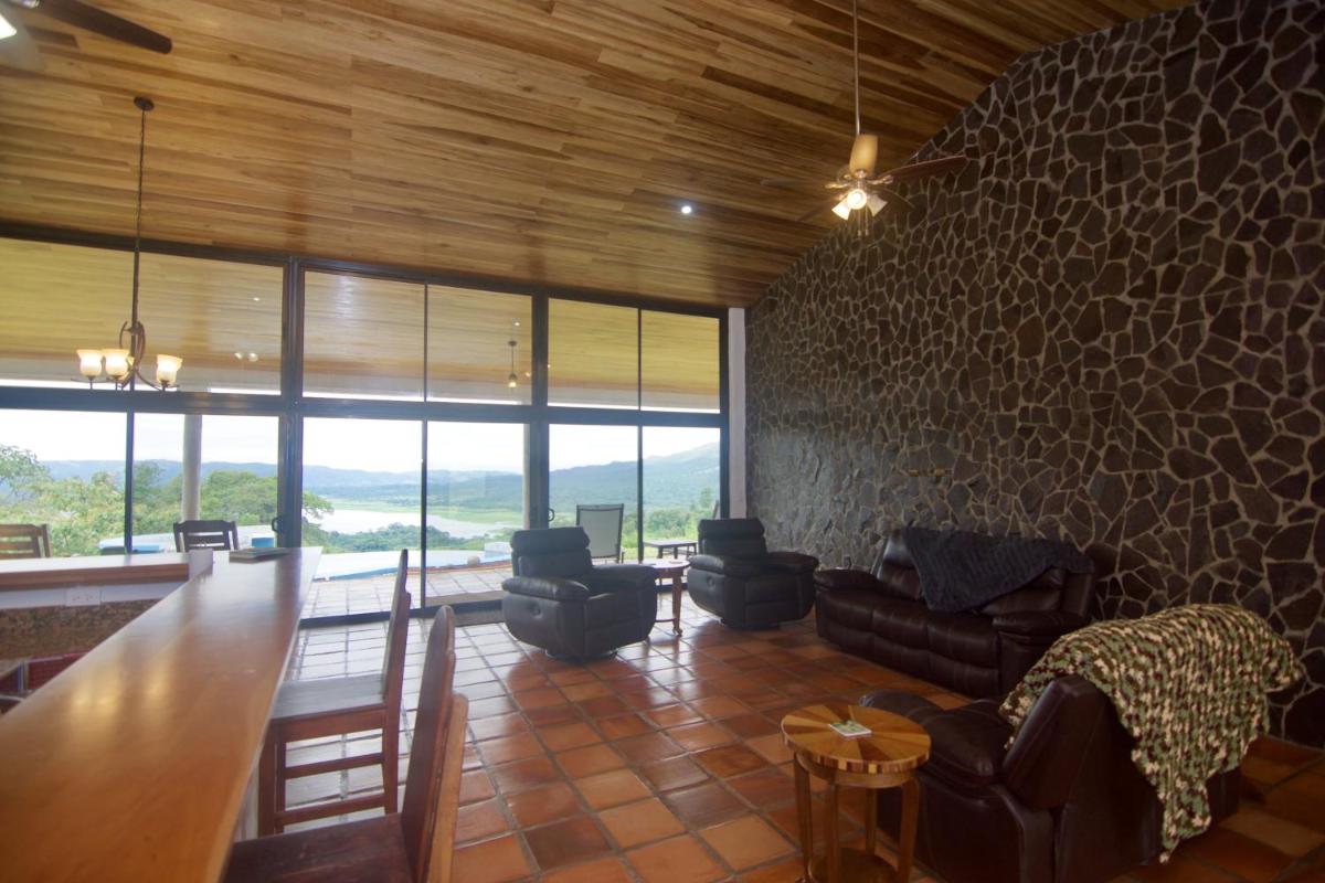 Serenity House. Gorgeous Private home with Pool & Volcano view!! - Housity