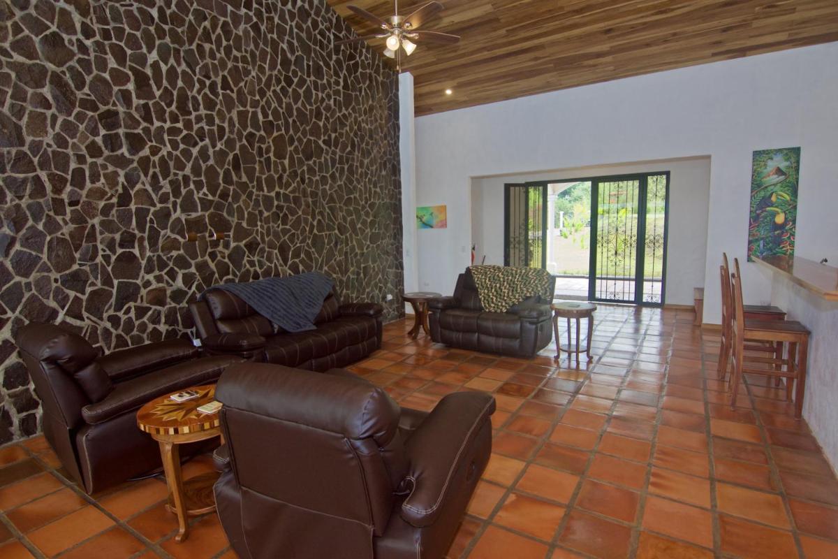 Serenity House. Gorgeous Private home with Pool & Volcano view!! - Housity