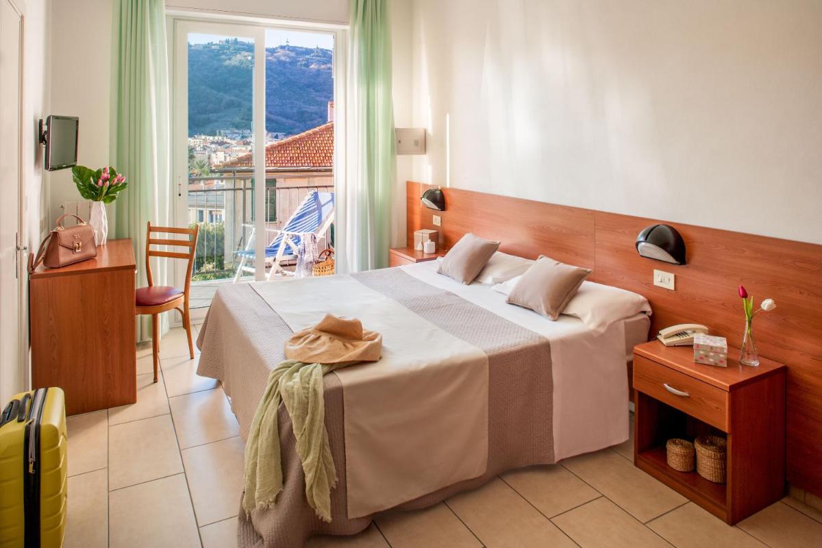 Hotel Europa - Housity