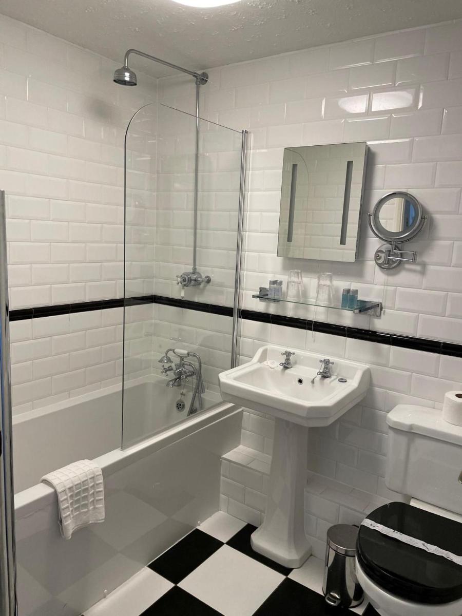 Ebury Hotel Cottages and Apartment's - Housity