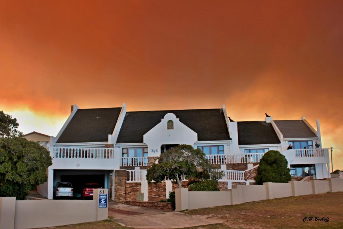 Walkerbay Accommodation - Housity
