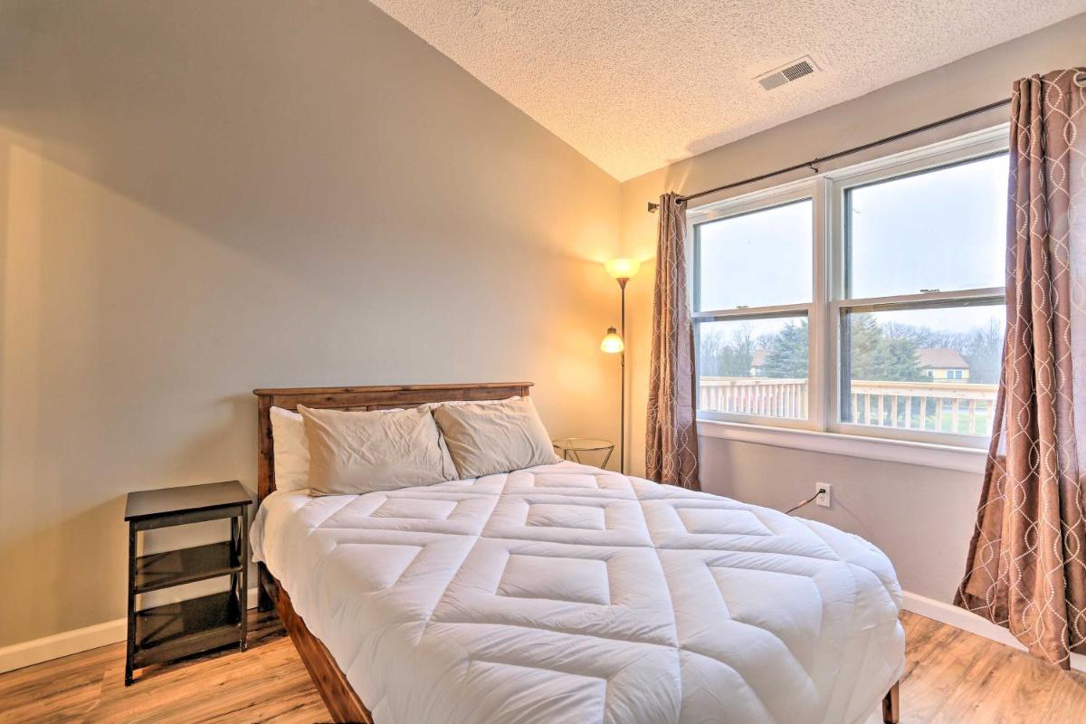 Inviting Poconos Getaway with Deck Ski and Hike! - Housity